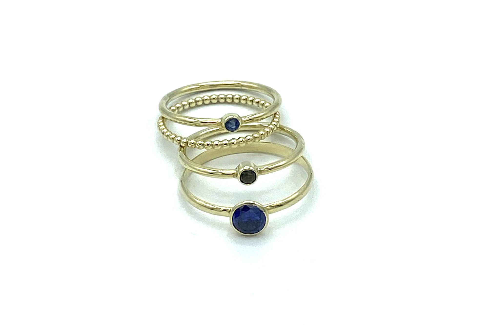 Ringen geelgoud 14k saffier, pareldraad, zwarte diamant en blauwe zirkonia-1500