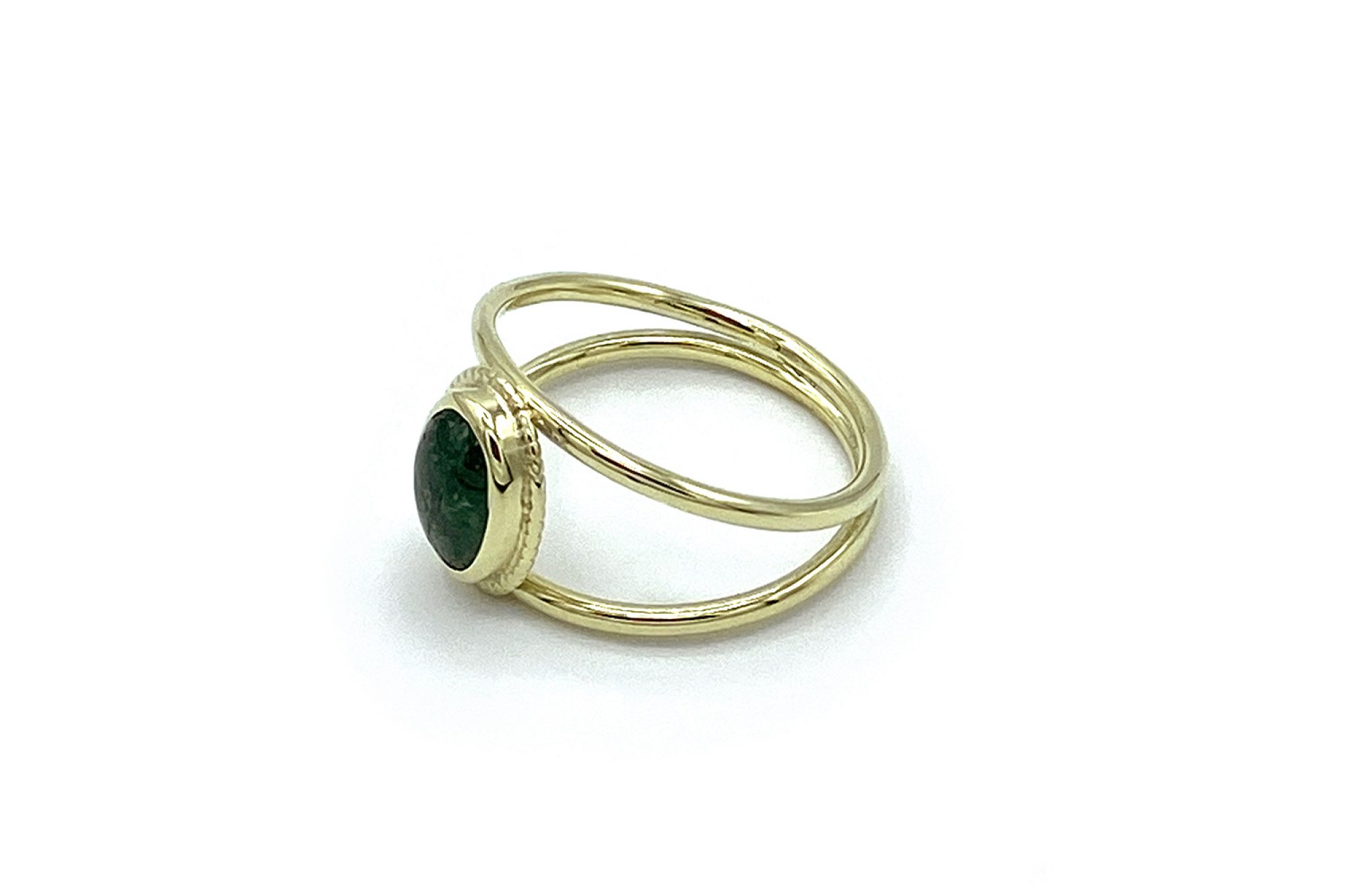 ring- goud met groene smaragd1500